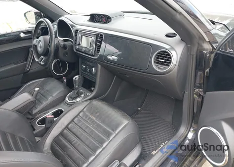 2013 Volkswagen Beetle 2.0T z USA, uszkodzony, nr VIN 3VW7T7AT7DM827842